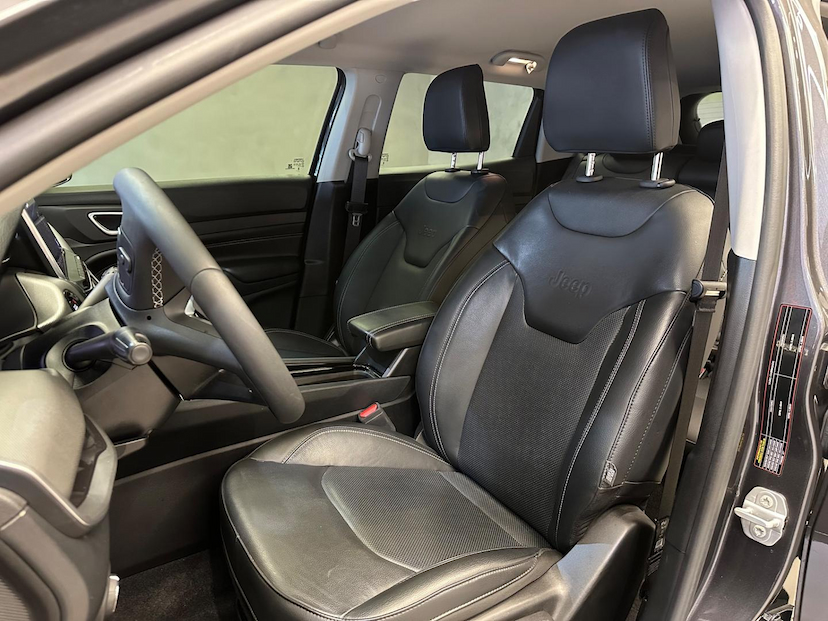 Foto do veículo JEEP COMPASS  LONG TF 2023 23.114 KM 139.900,00
