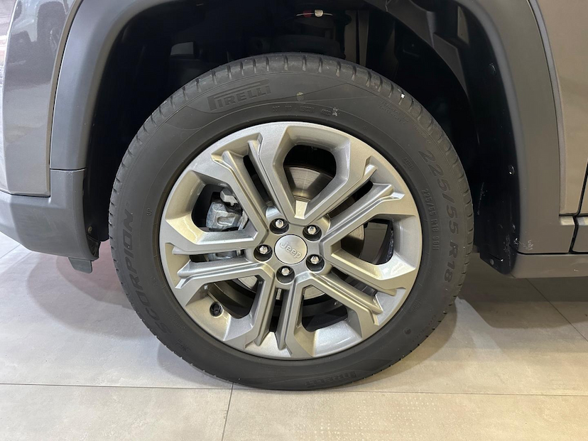 Foto do veículo JEEP COMPASS  LONG TF 2023 23.114 KM 139.900,00