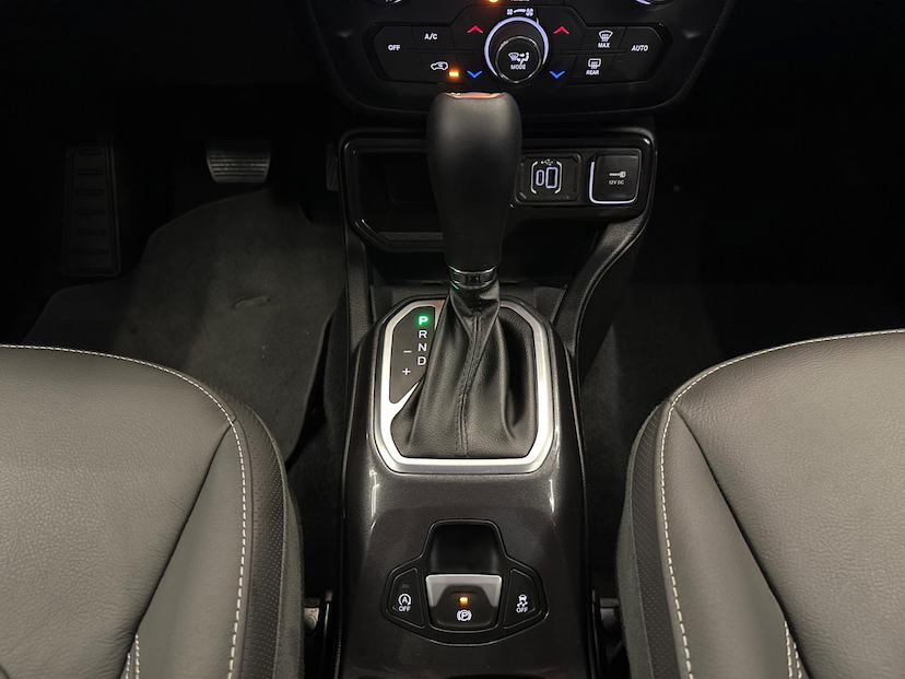 Foto do veículo JEEP RENEGADE  LONGITUDE T270 1.3 TB 4X2 FLEX AUT 2024 13.406 KM 122.900,00