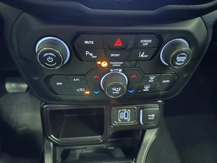 Foto do veículo JEEP RENEGADE  LONGITUDE T270 1.3 TB 4X2 FLEX AUT 2024 13.406 KM 122.900,00