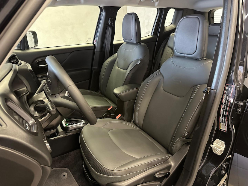 Foto do veículo JEEP RENEGADE  LONGITUDE T270 1.3 TB 4X2 FLEX AUT 2024 13.406 KM 122.900,00