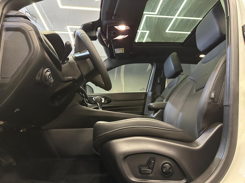 Foto do veículo JEEP COMPASS  SERIE S TF 2024 22.332 KM 194.900,00