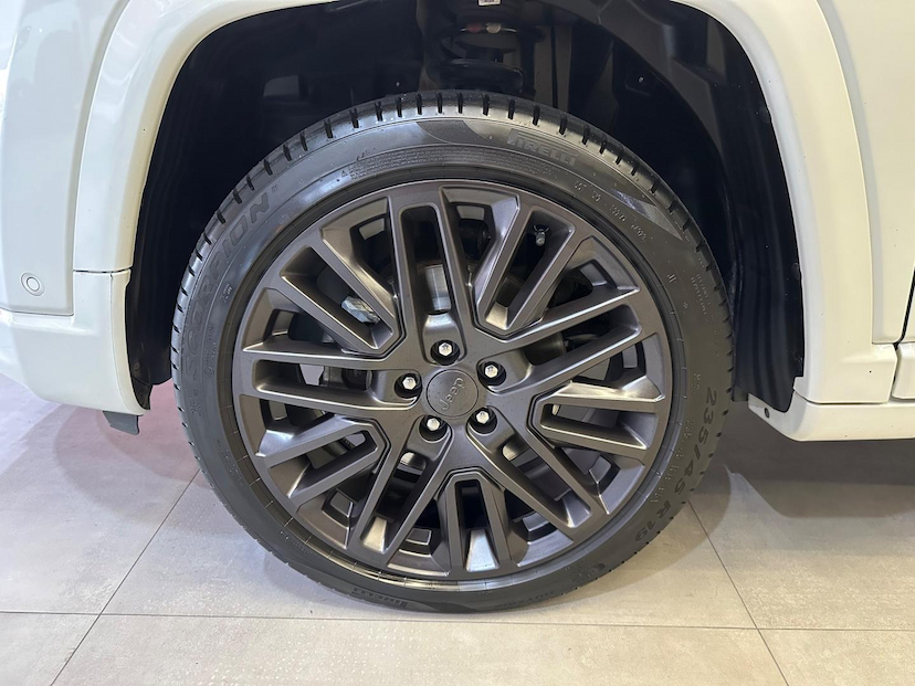 Foto do veículo JEEP COMPASS  SERIE S TF 2024 22.332 KM 194.900,00