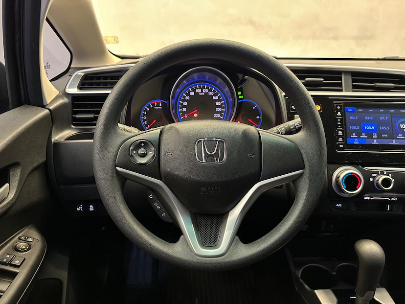 Foto do veículo HONDA FIT  LX CVT 2021 29.523 KM 94.900,00
