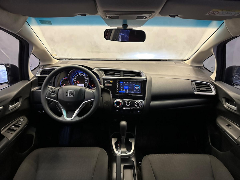 Foto do veículo HONDA FIT  LX CVT 2021 29.523 KM 94.900,00