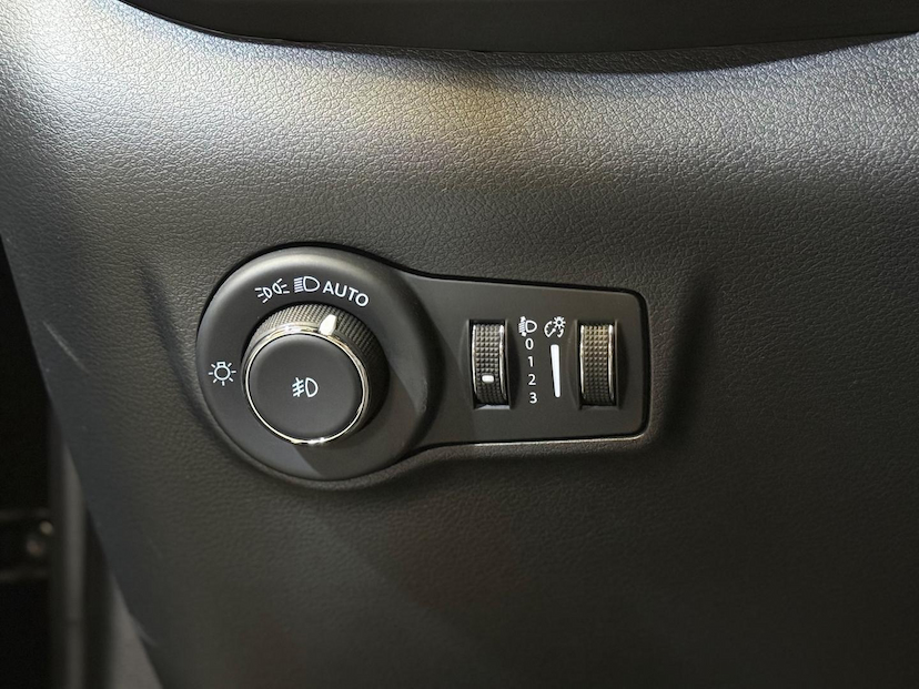 Foto do veículo JEEP COMPASS  LONG. T270 1.3 TB 4X2 FLEX AUT. 2023 44.371 KM 128.900,00