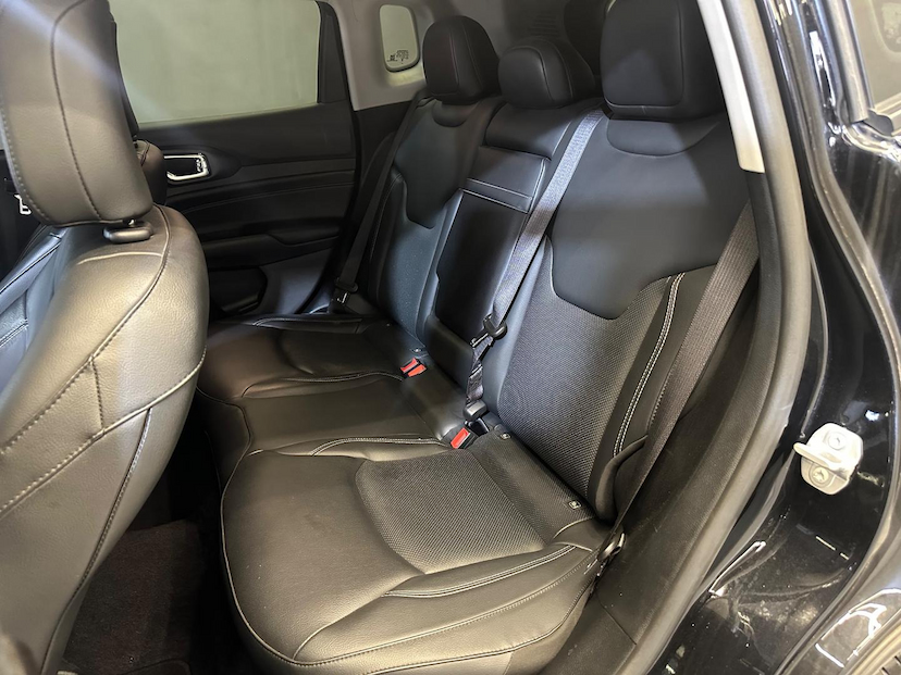 Foto do veículo JEEP COMPASS  LONG. T270 1.3 TB 4X2 FLEX AUT. 2023 44.371 KM 128.900,00