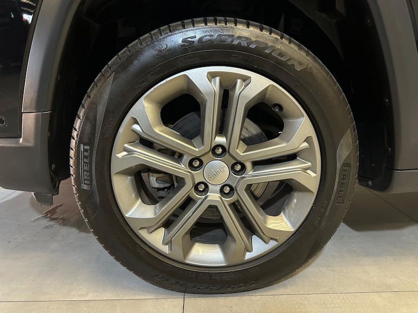 Foto do veículo JEEP COMPASS  LONG. T270 1.3 TB 4X2 FLEX AUT. 2023 44.371 KM 128.900,00