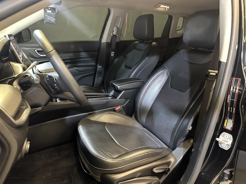 Foto do veículo JEEP COMPASS  LONG. T270 1.3 TB 4X2 FLEX AUT. 2023 44.371 KM 128.900,00