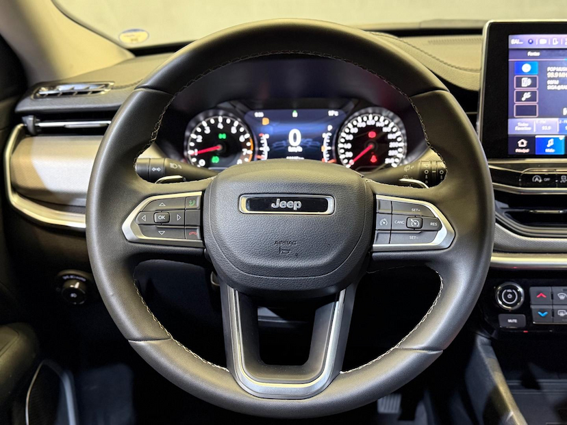 Foto do veículo JEEP COMPASS  LONG. T270 1.3 TB 4X2 FLEX AUT. 2023 44.371 KM 128.900,00