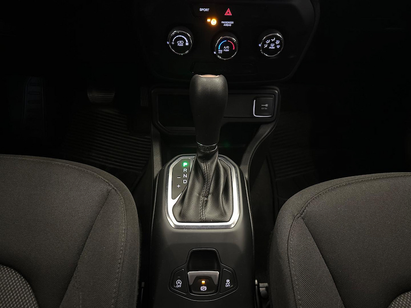 Foto do veículo JEEP RENEGADE  1.8 AT 2019 73.010 KM 76.900,00