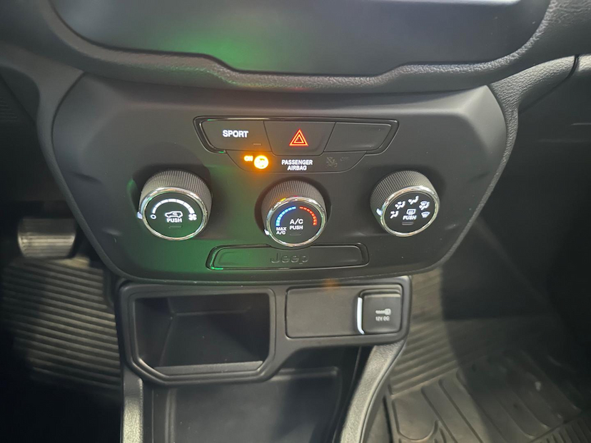 Foto do veículo JEEP RENEGADE  1.8 AT 2019 73.010 KM 76.900,00