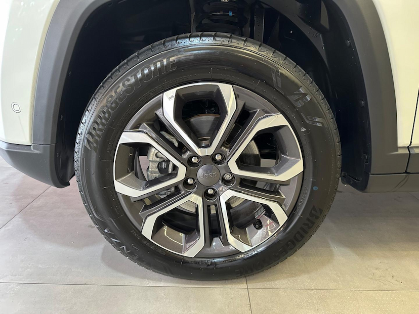 Foto do veículo JEEP COMMANDER  LIMITED TD380 4X4 TURBO DIESEL 2024 6.841 KM 225.900,00