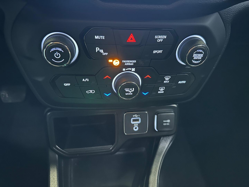Foto do veículo JEEP RENEGADE  LONGITUDE 1.8 FLEX AUTOMATICO 2021 43.469 KM 89.900,00