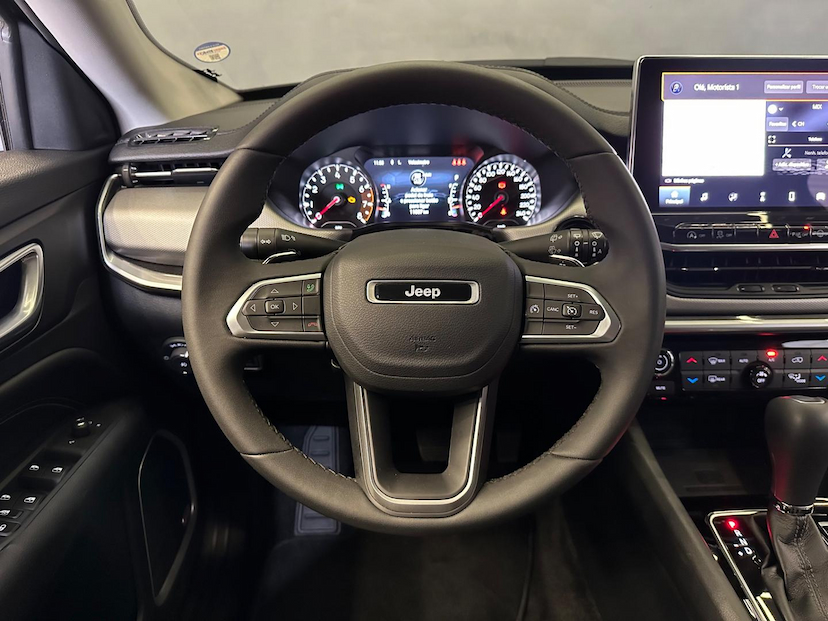 Foto do veículo JEEP COMPASS  LONG TF 2023 10.994 KM 148.900,00