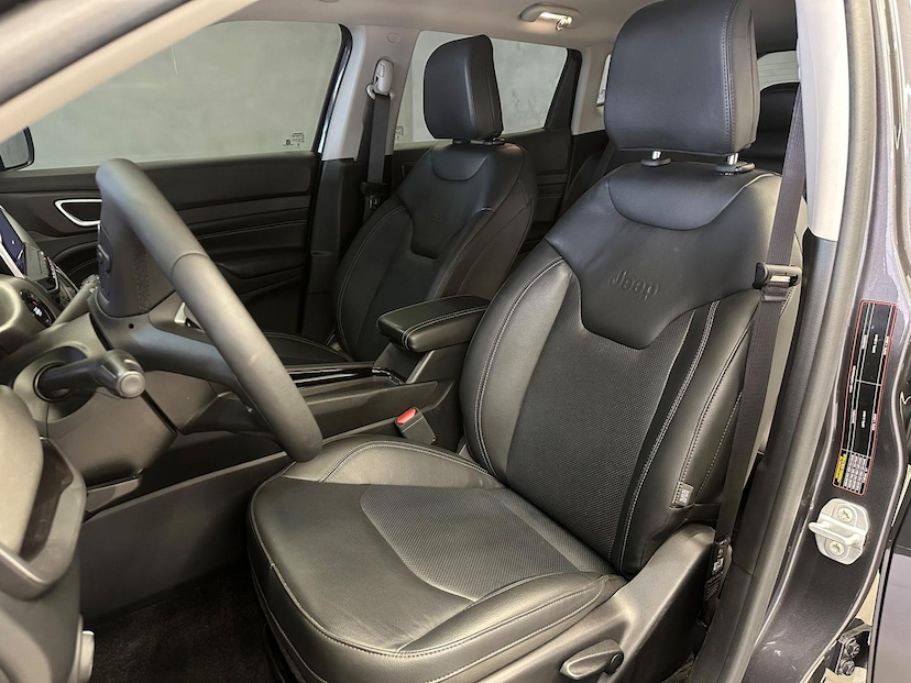 Foto do veículo JEEP COMPASS  LONG TF 2023 10.994 KM 148.900,00