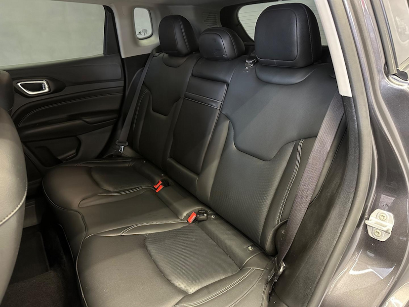 Foto do veículo JEEP COMPASS  LONG TF 2023 10.994 KM 148.900,00