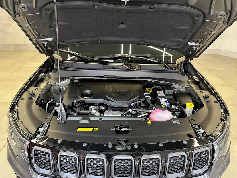 Foto do veículo JEEP COMPASS  LONG TF 2023 10.994 KM 148.900,00