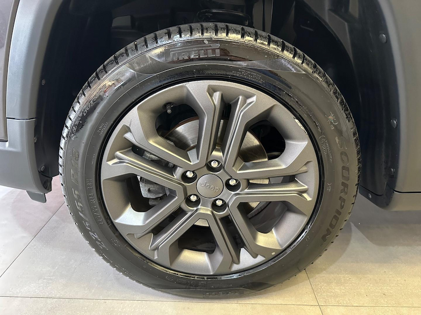 Foto do veículo JEEP COMPASS  LONG TF 2023 10.994 KM 148.900,00