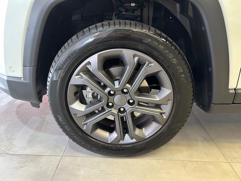 Foto do veículo JEEP COMPASS  LONG TF 2023 11.648 KM 148.900,00
