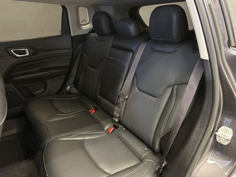 Foto do veículo JEEP COMPASS  LONG TF 2023 28.460 KM 140.900,00