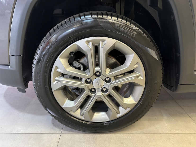 Foto do veículo JEEP COMPASS  LONG TF 2023 28.460 KM 140.900,00