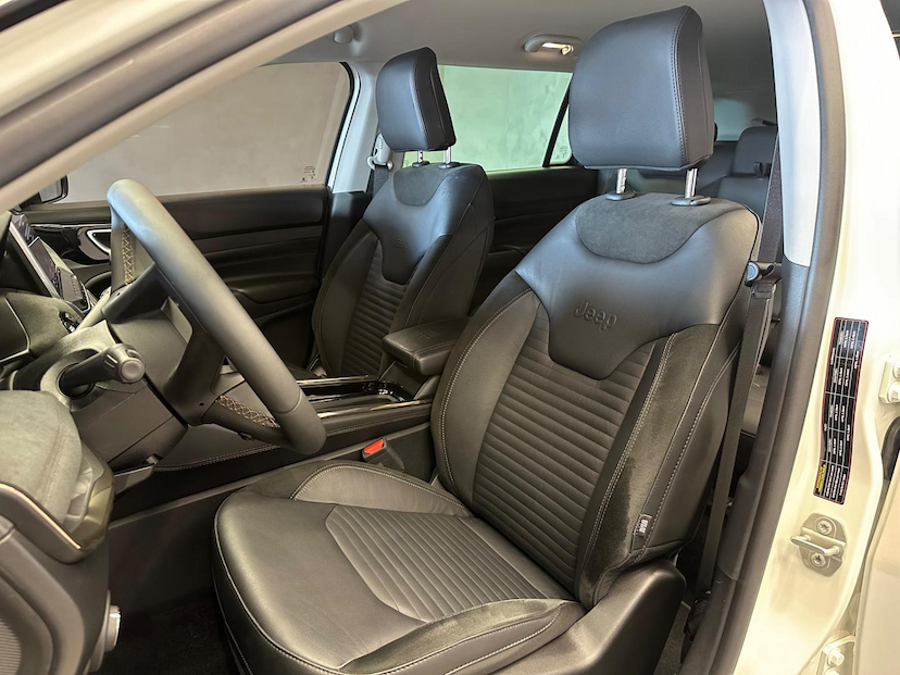 Foto do veículo JEEP COMMANDER  LIMITED T270 2024 10.407 KM 202.900,00