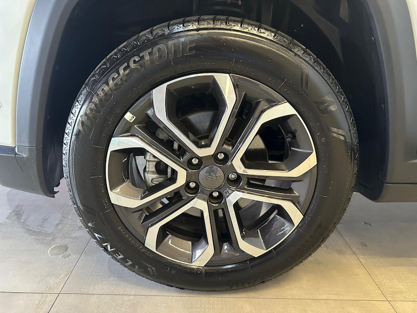 Foto do veículo JEEP COMMANDER  LIMITED T270 2024 10.407 KM 202.900,00