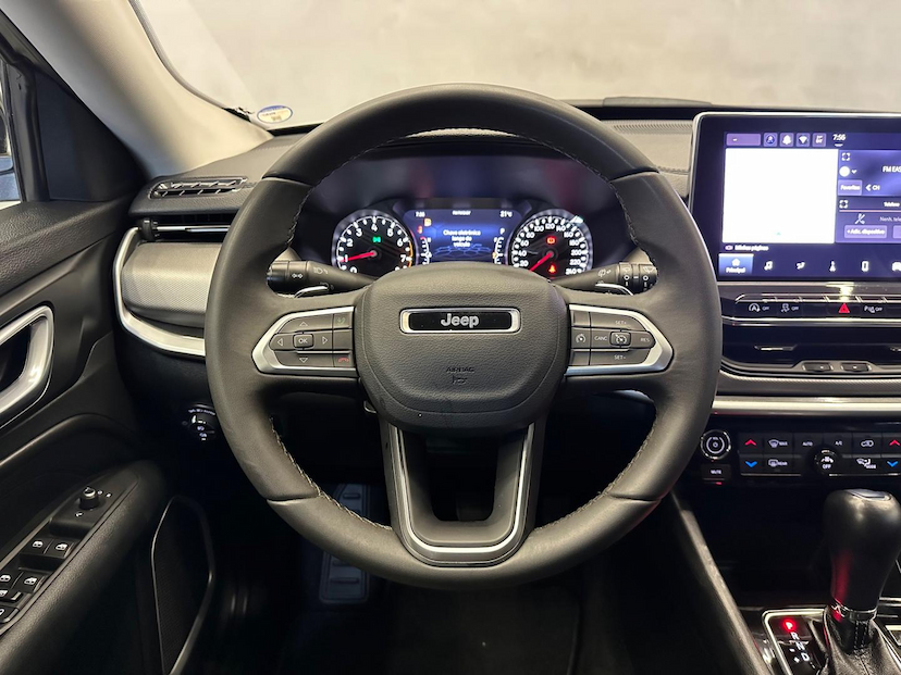 Foto do veículo JEEP COMPASS  LONG TF 2022 51.960 KM 129.900,00