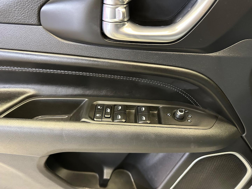 Foto do veículo JEEP COMPASS  LONG TF 2022 51.960 KM 129.900,00
