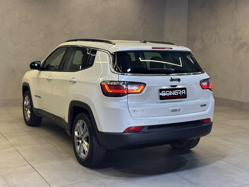Foto do veículo JEEP COMPASS  LONG TF 2022 51.960 KM 129.900,00