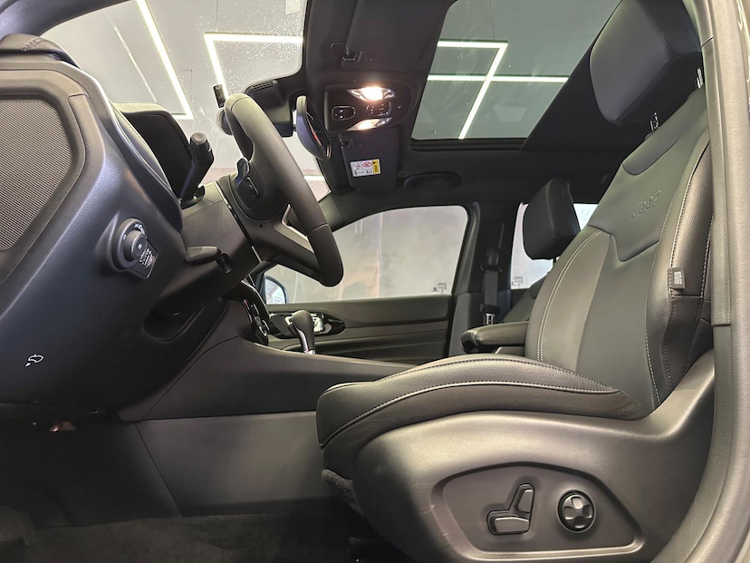 Foto do veículo JEEP COMPASS  SERIE S TF 2023 9.873 KM 179.900,00