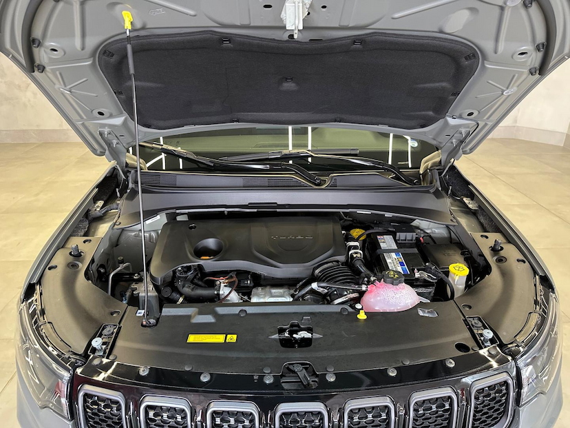 Foto do veículo JEEP COMPASS  SERIE S TF 2023 9.873 KM 179.900,00