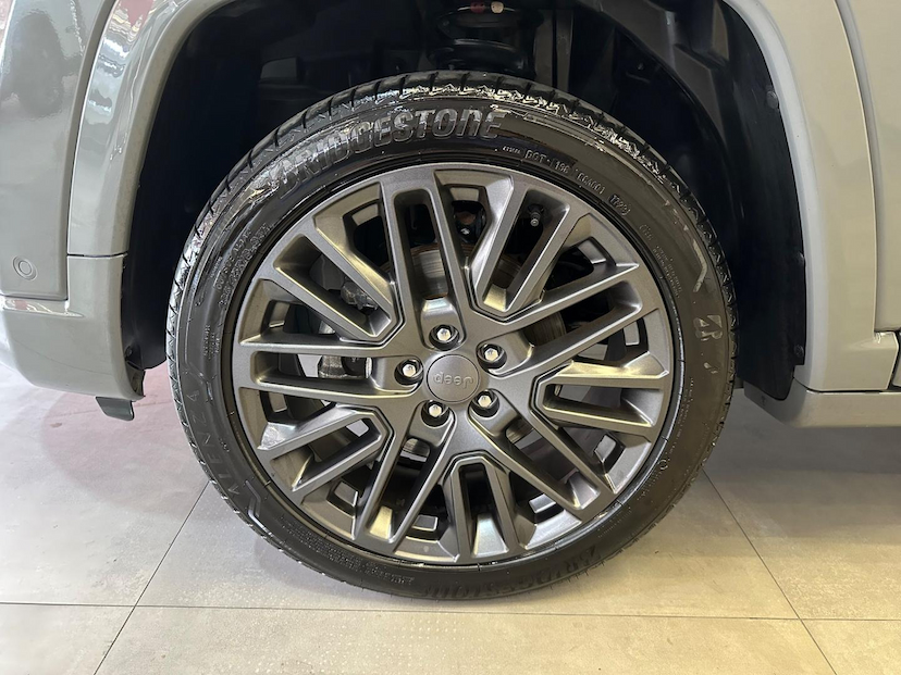 Foto do veículo JEEP COMPASS  SERIE S TF 2023 9.873 KM 179.900,00