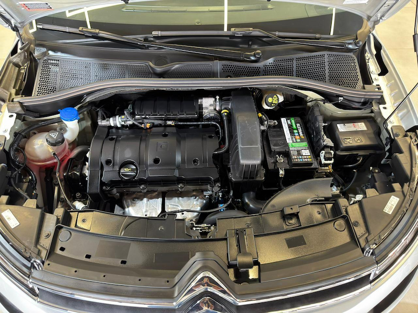 Foto do veículo CITROËN C4 CACTUS  1.6 FEEL AUT 2023 4.560 KM 86.900,00