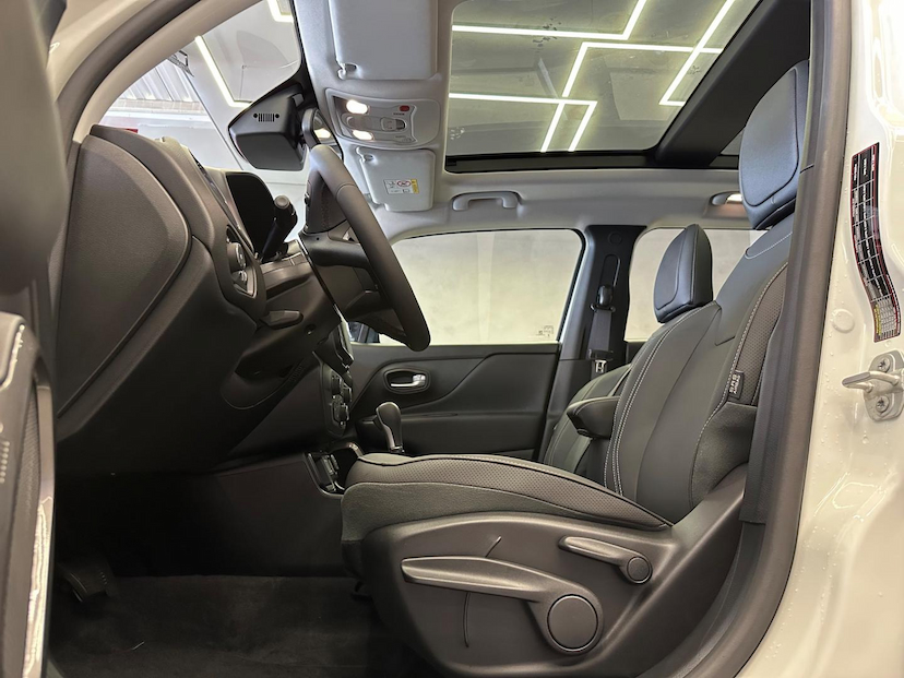 Foto do veículo JEEP RENEGADE  SAHARA T270 2025 60 KM 159.900,00