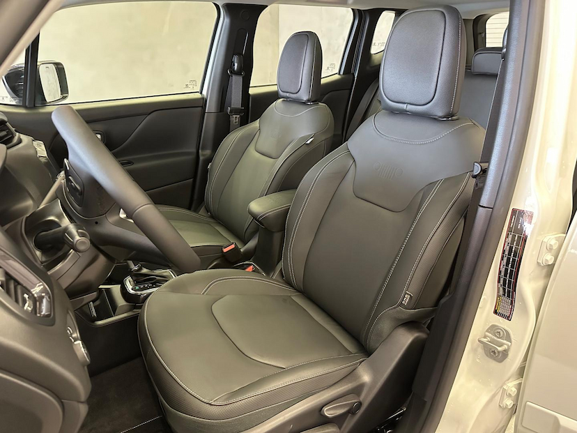 Foto do veículo JEEP RENEGADE  SAHARA T270 2025 60 KM 159.900,00