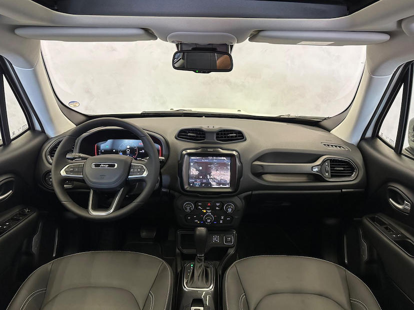 Foto do veículo JEEP RENEGADE  SAHARA T270 2025 60 KM 159.900,00