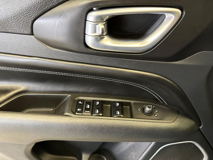 Foto do veículo JEEP COMPASS  LONG. T270 1.3 TB 4X2 FLEX AUT. 2024 27.824 KM 139.900,00