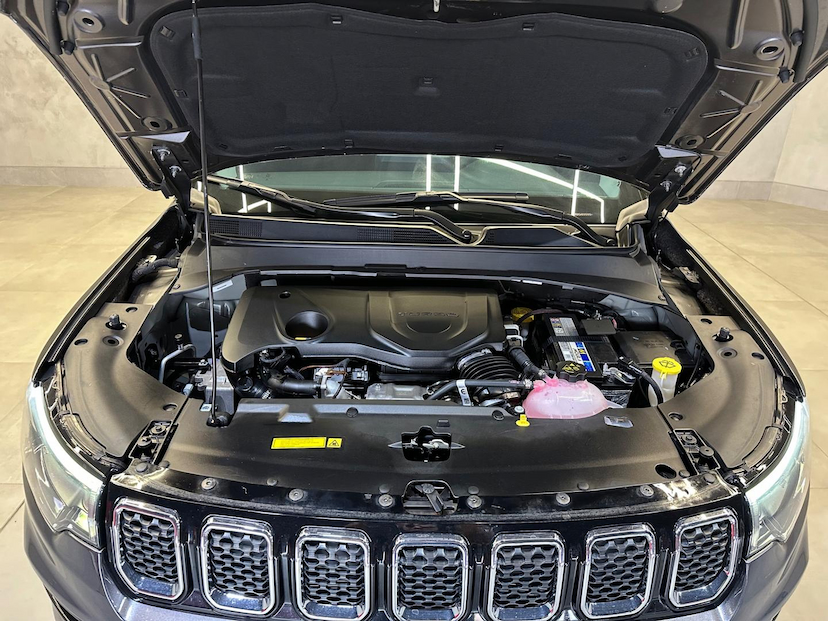 Foto do veículo JEEP COMPASS  LONG. T270 1.3 TB 4X2 FLEX AUT. 2024 27.824 KM 139.900,00