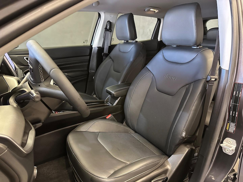 Foto do veículo JEEP COMPASS  LONG TF 2023 4.988 KM 146.900,00