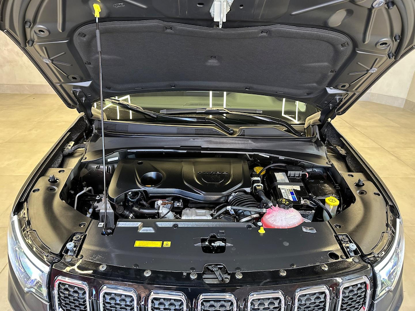 Foto do veículo JEEP COMPASS  LONG TF 2023 4.988 KM 146.900,00