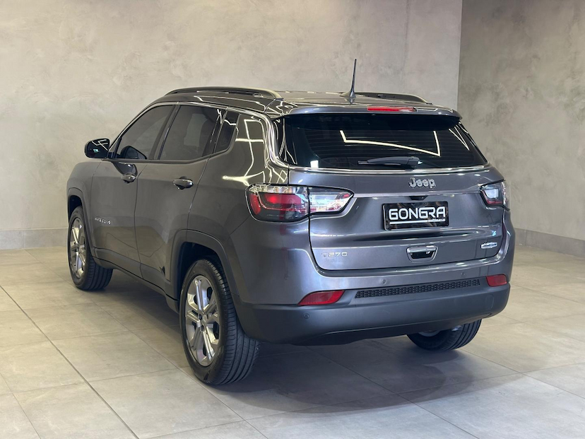 Foto do veículo JEEP COMPASS  LONG TF 2023 4.988 KM 146.900,00