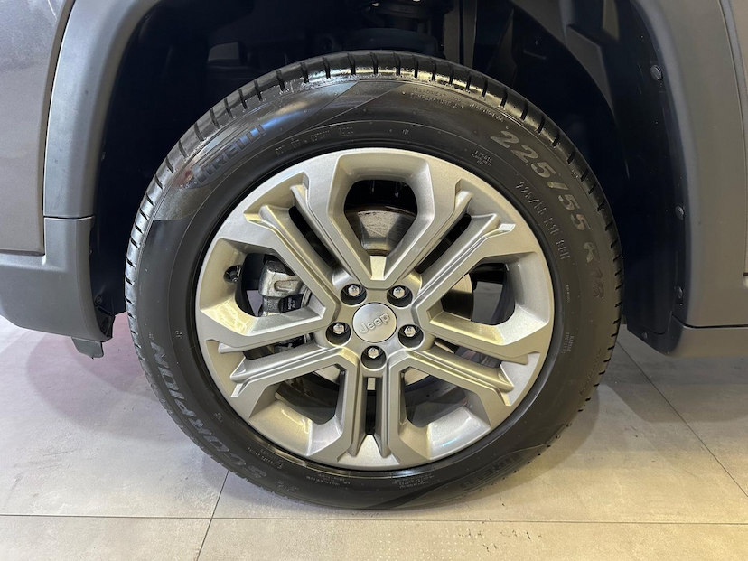 Foto do veículo JEEP COMPASS  LONG TF 2023 4.988 KM 146.900,00