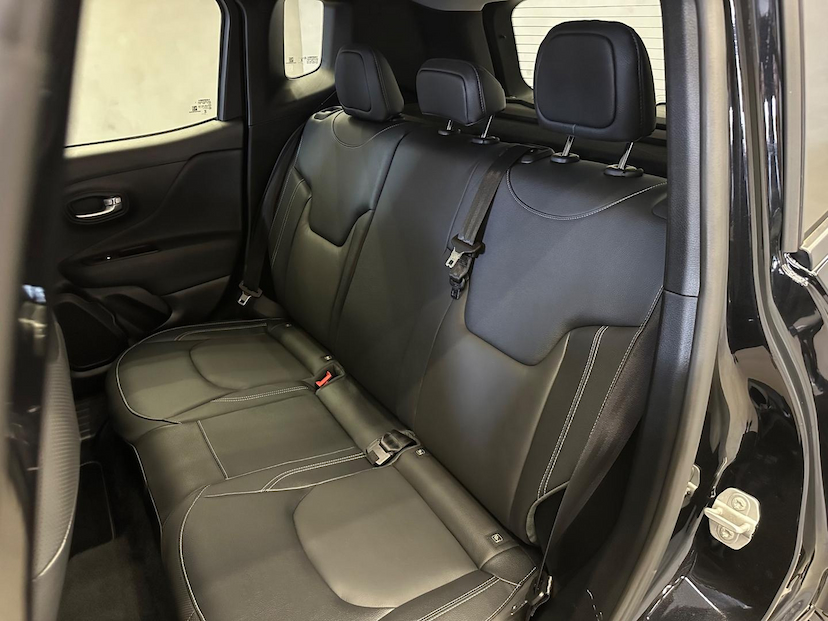Foto do veículo JEEP RENEGADE  LONGITUDE T270 1.3 TB 4X2 FLEX AUT 2024 9.797 KM 126.900,00