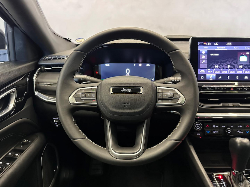 Foto do veículo JEEP COMPASS  SERIE S TF 2022 20.801 KM 164.900,00