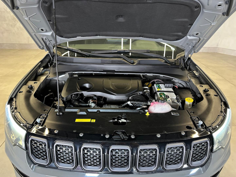 Foto do veículo JEEP COMPASS  SERIE S TF 2022 20.801 KM 164.900,00