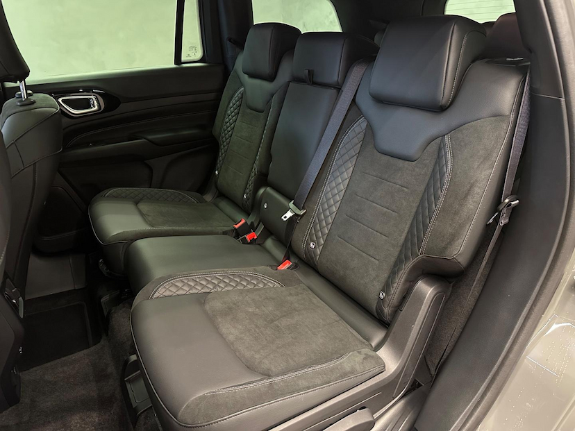 Foto do veículo JEEP COMMANDER  BLACK HURRICANE 2.0 4X4 TB AUT 2025 160 KM 289.900,00