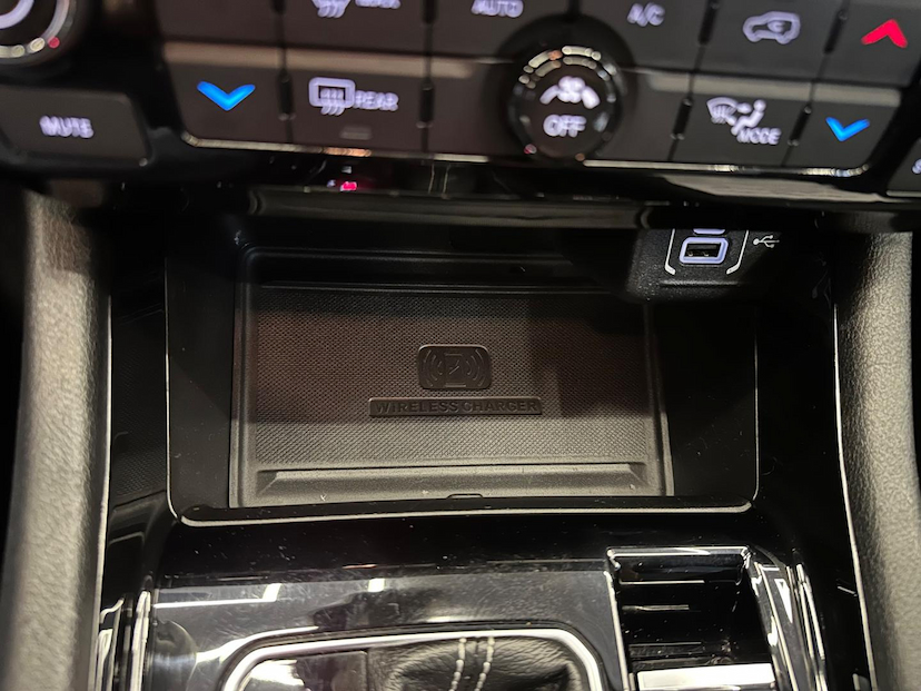 Foto do veículo JEEP COMPASS  LONG TF 2022 9.949 KM 136.900,00