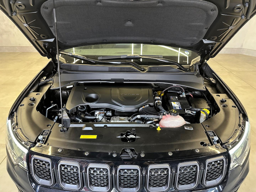 Foto do veículo JEEP COMPASS  LONG TF 2022 9.949 KM 136.900,00